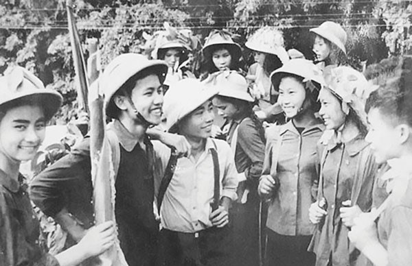 Em hãy đóng vai người lính kể lại những kỉ niệm trong bài thơ Đồng chí