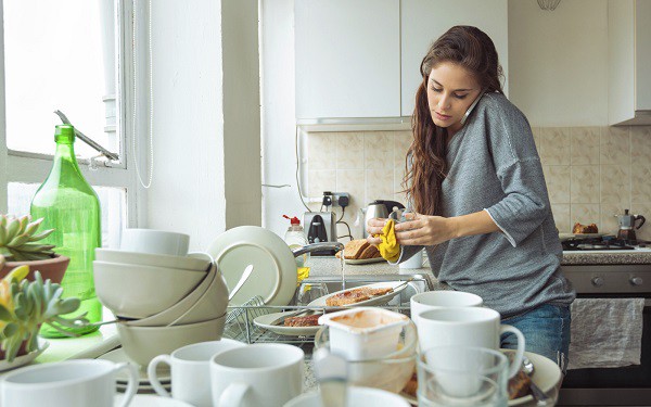 Lập dàn ý tả mẹ em đang nấu cơm