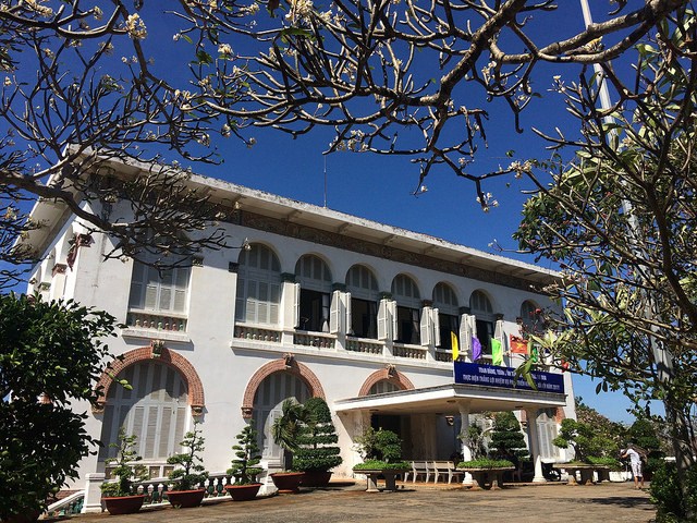 Thuyết minh bạch dinh