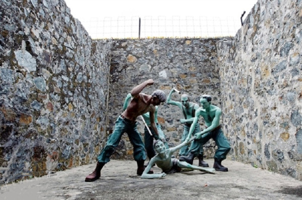 Bài thơ đập đá ở côn lôn