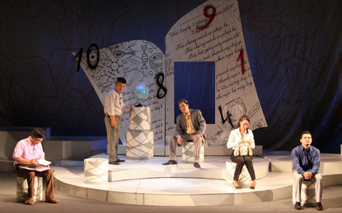 Cảm nhận của em về Cảnh 3 trích trong vở kịch "Tôi và chúng ta" của Lưu Quang Vũ