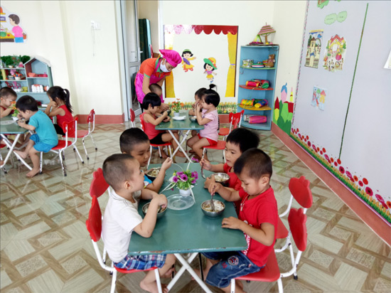 Tả em bé 4 - 5 tuổi