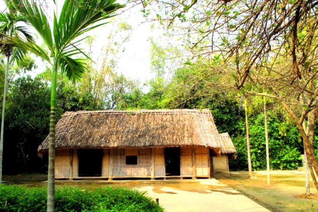 Thuyết minh về làng Sen - Quê bác