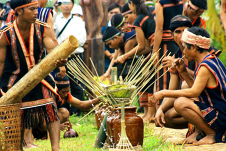 Thuyết minh về lễ hội ăn mừng lúa mới ở Tây Nguyên