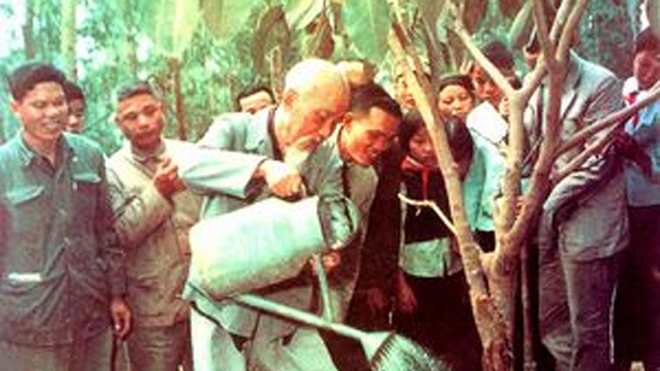 "Mùa xuân là Tết trồng cây, Làm cho đất nước càng ngày càng xuân"