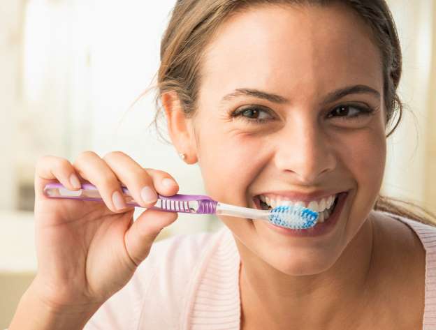 Trắc nghiệm: Những thói quen khiến răng chưa già đã rụng