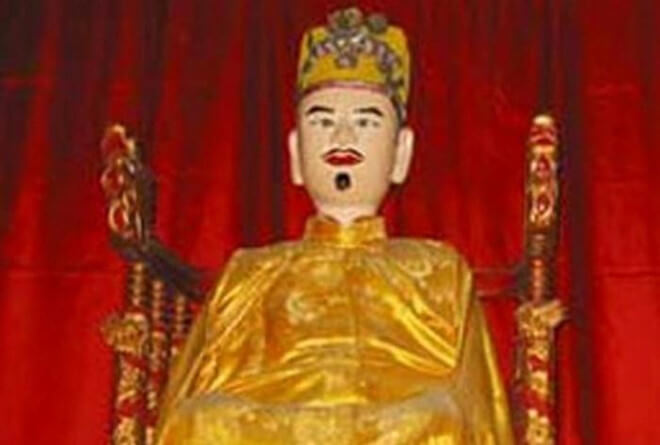 Ông vua mắc bệnh 'người sói' bị triều đình nhốt trong cũi vàng