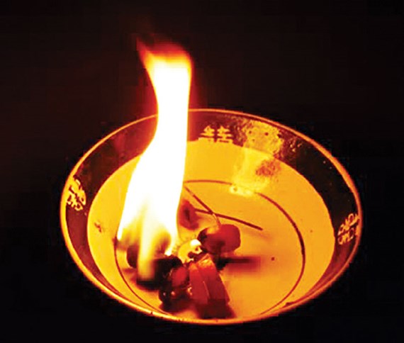 Đèn nhà ai nấy rạng