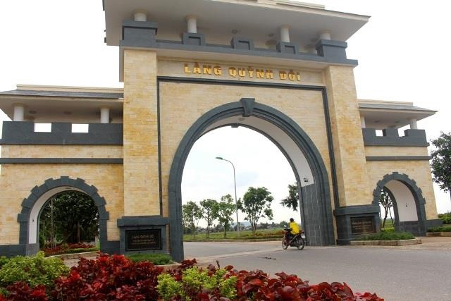 Ai tôn vinh nữ sĩ Hồ Xuân Hương là 'Bà chúa thơ Nôm'?