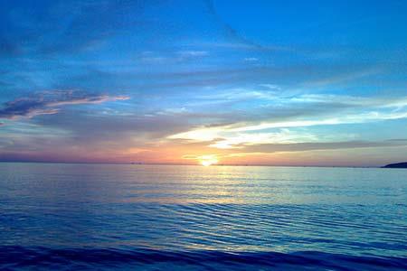 Dàn ý tả cảnh biển buổi sáng sớm