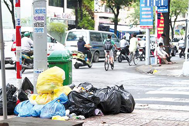 Bài văn mẫu lớp 9 số 5 đề 4: Hãy nêu suy nghĩ của em về hiện tượng vứt rác thải ra nơi công cộng