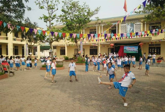 Tả cảnh sân trường trong giờ ra chơi