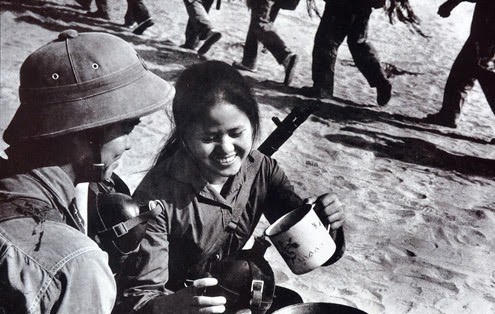 Phân tích điểm giống và khác nhau giữa hai chị em Việt - Chiến