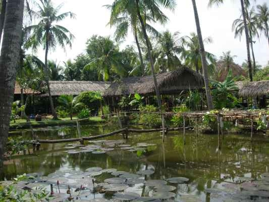 Phân tích bài thơ “Dọn về làng” của Nông Quốc Chấn