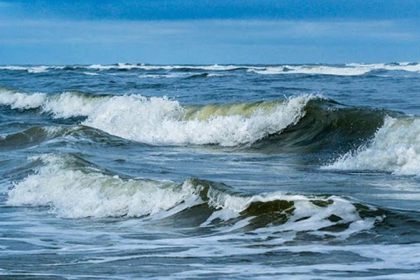 Hình tượng sóng trong bài thơ Sóng của Xuân Quỳnh