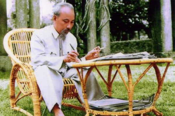 Nghị luận về câu Có tài mà không có đức là người vô dụng. Có đức mà không có tài làm việc gì cũng khó