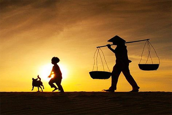 Nghị luận về Ta đi trọn kiếp con người cũng không đi hết mấy lời mẹ ru