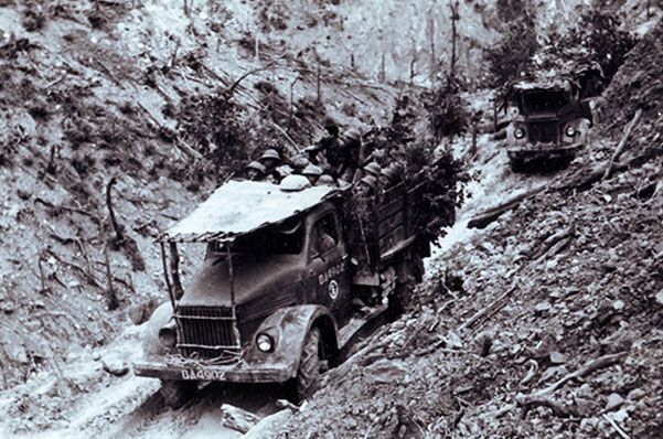 Kết bài Bài thơ về Tiểu đội xe không kính