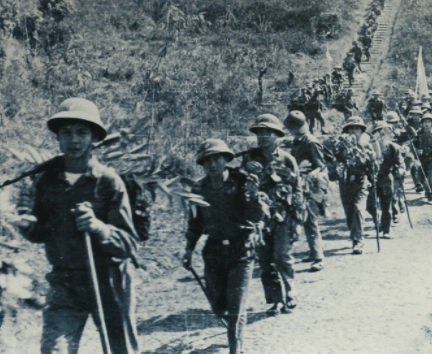 Kết bài Bài thơ về Tiểu đội xe không kính