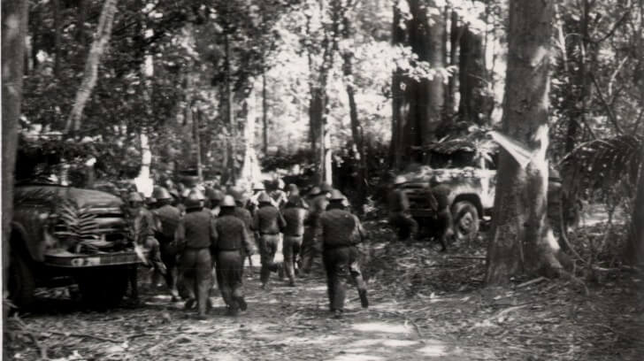 Bài thơ tiểu đội xe không kính