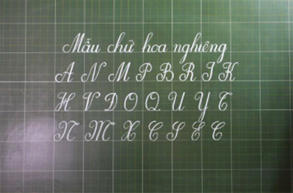 Mẫu chữ hoa viết nghiêng