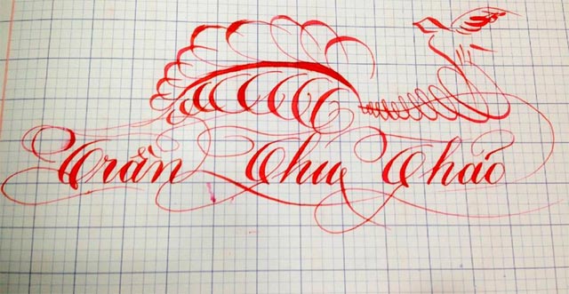 Tên riêng viết với chữ nghệ thuật.