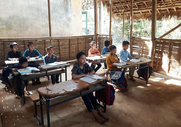 Bài viết số 3 lớp 6 đề 4: Kể về một cuộc gặp gỡ (đi thăm các chú bộ đội, gặp các thiếu niên vượt khó…)