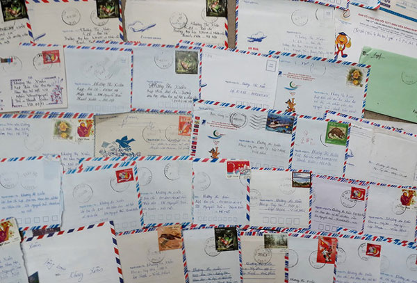 Viết thư để làm quen với bạn phương xa và thi đua học tập