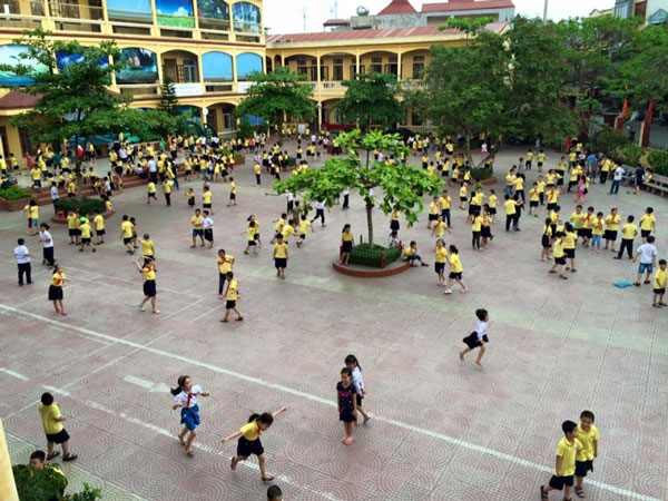 Tả quang cảnh sân trường em trong giờ ra chơi lớp 6