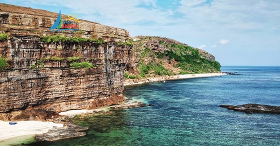 Write a short advertisement for a tourist attraction in your area