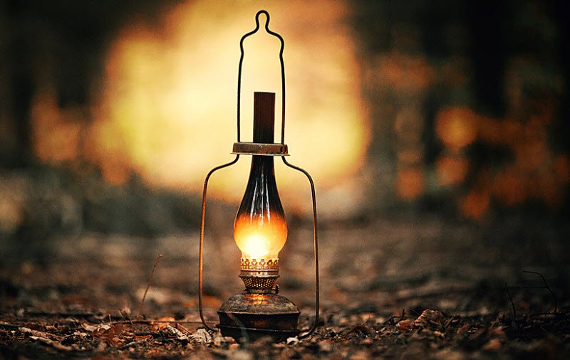 Gần mực thì đen gần đèn thì rạng