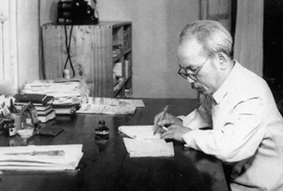 Đoạn văn ngắn Kể về anh hùng dân tộc Hồ Chí Minh