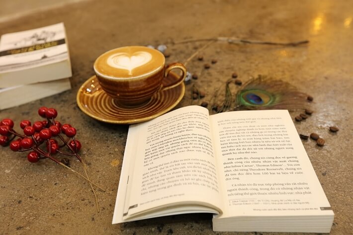 Sách là ngọn đèn sáng bất diệt của trí tuệ con người