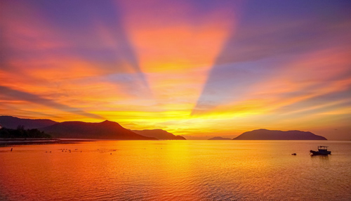 Tả cảnh mặt trời mọc trên quê hương em