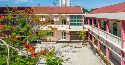 Tả cảnh sân trường vào mùa hè lớp 6