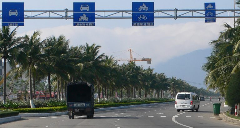 Phân biệt các loại vạch kẻ đường và ý nghĩa của chúng