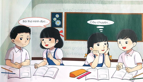 Những bông hoa nhỏ trên sân