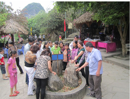 Sưu tầm c&aacute;c mẫu đ&aacute; v&agrave; h&oacute;a thạch (nếu c&oacute;) ở địa phương em?