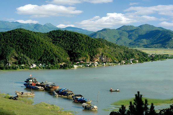 Tả dòng sông lam