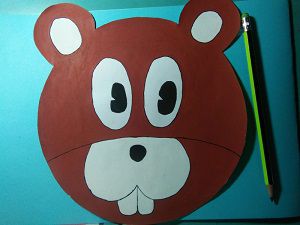 Vẽ bức tranh trang tr&iacute; mặt nạ động vật