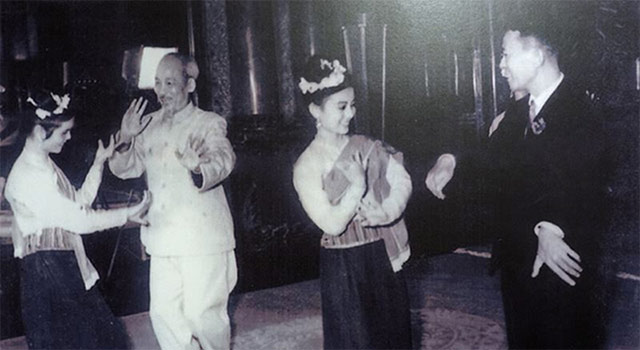 Hình ảnh Chủ tịch Hồ Chí Minh