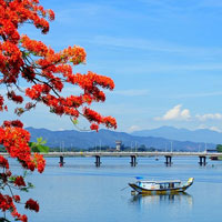 Đề 1 - Phân tích vẻ đẹp hình tượng sông Hương trong đoạn trích "Phải nhiều thế kỉ qua đi... tiếng gà"