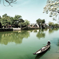 Lệnh phụ trong đề văn Ai đã đặt tên cho dòng sông?