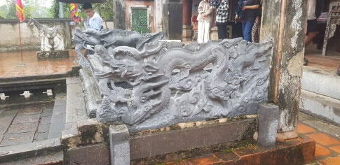 Ảnh tại đền thờ vua Đinh