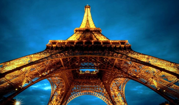 Trong thiết kế kiến trúc: Tháp Eiffel ở Paris, Pháp