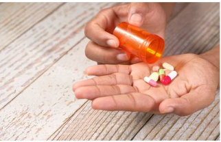 Uống thuốc theo chỉ dẫn của bác sĩ