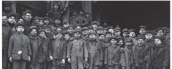 Câu hỏi 3: Giả sử em đang tổ chức một buổi triển lãm tư liệu lịch sử về cuộc cách mạng công nghiệp. Em hãy đặt tên và viết chú thích cho bức hình dưới đây để người xem có thể hiểu cụ thể về lịch sử của thời kì cách mạng công nghiệp.