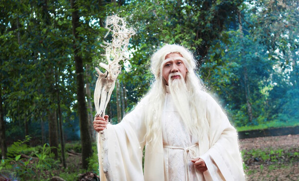 Viết đoạn văn kể lại cuộc trò chuyện của em với bà tiên, ông bụt lớp 4