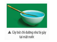 Đặt cây bút chì vào một bát nước như hình bên. Vì sao ta thấy cây bút chì dường như bị gãy tại mặt nước