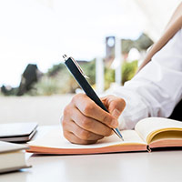 Giáo án Tiếng Việt 5: Viết hoa thể hiện sự tôn trọng đặc biệt